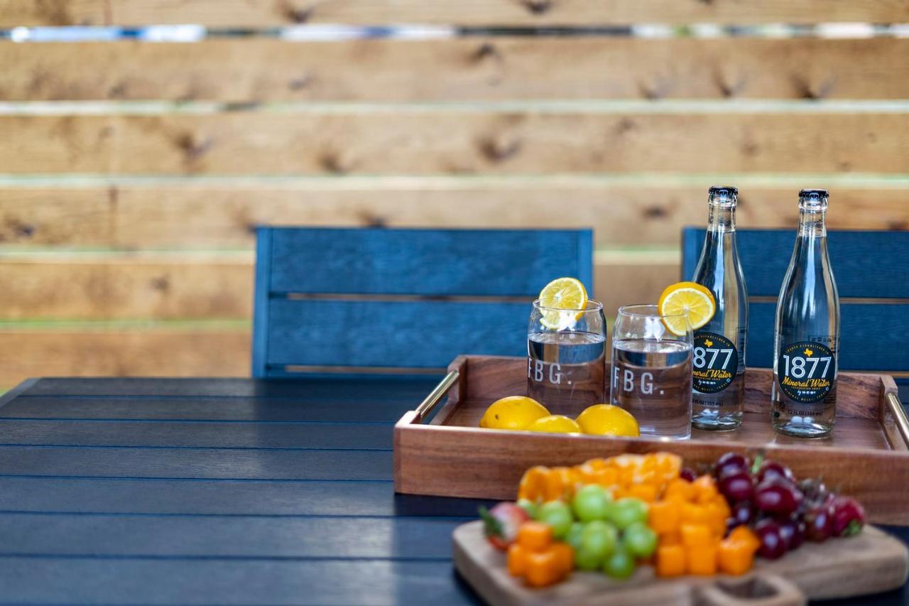 Container Haus Pet Friendly With Cowboy Pool Vila Fredericksburg Exterior foto
