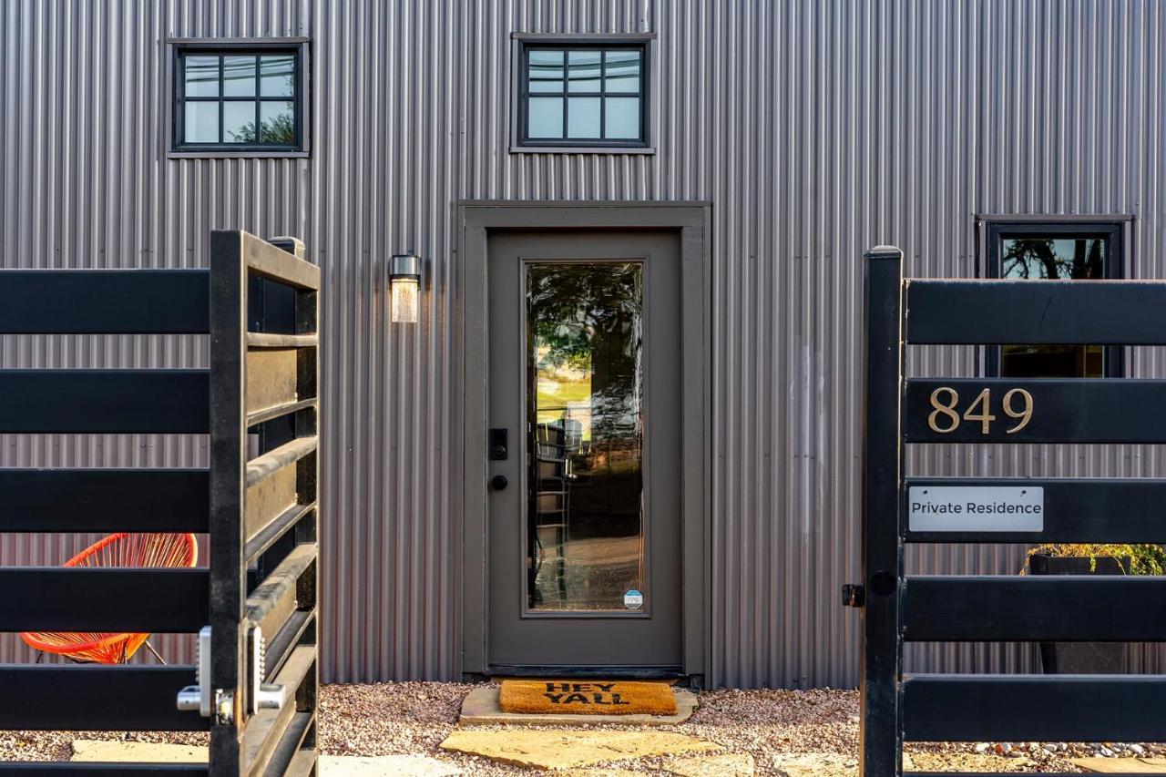 Container Haus Pet Friendly With Cowboy Pool Vila Fredericksburg Exterior foto