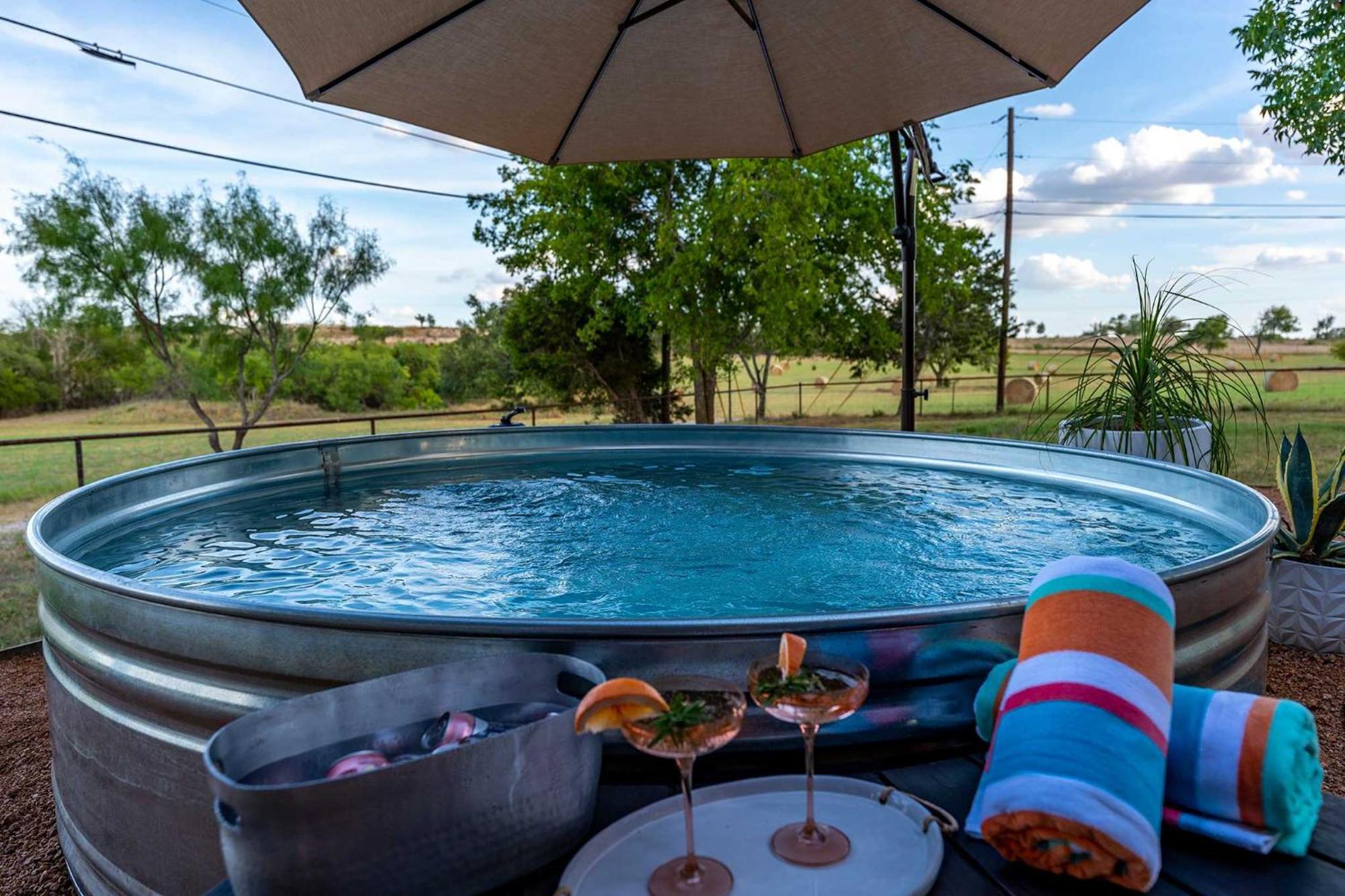 Container Haus Pet Friendly With Cowboy Pool Vila Fredericksburg Exterior foto