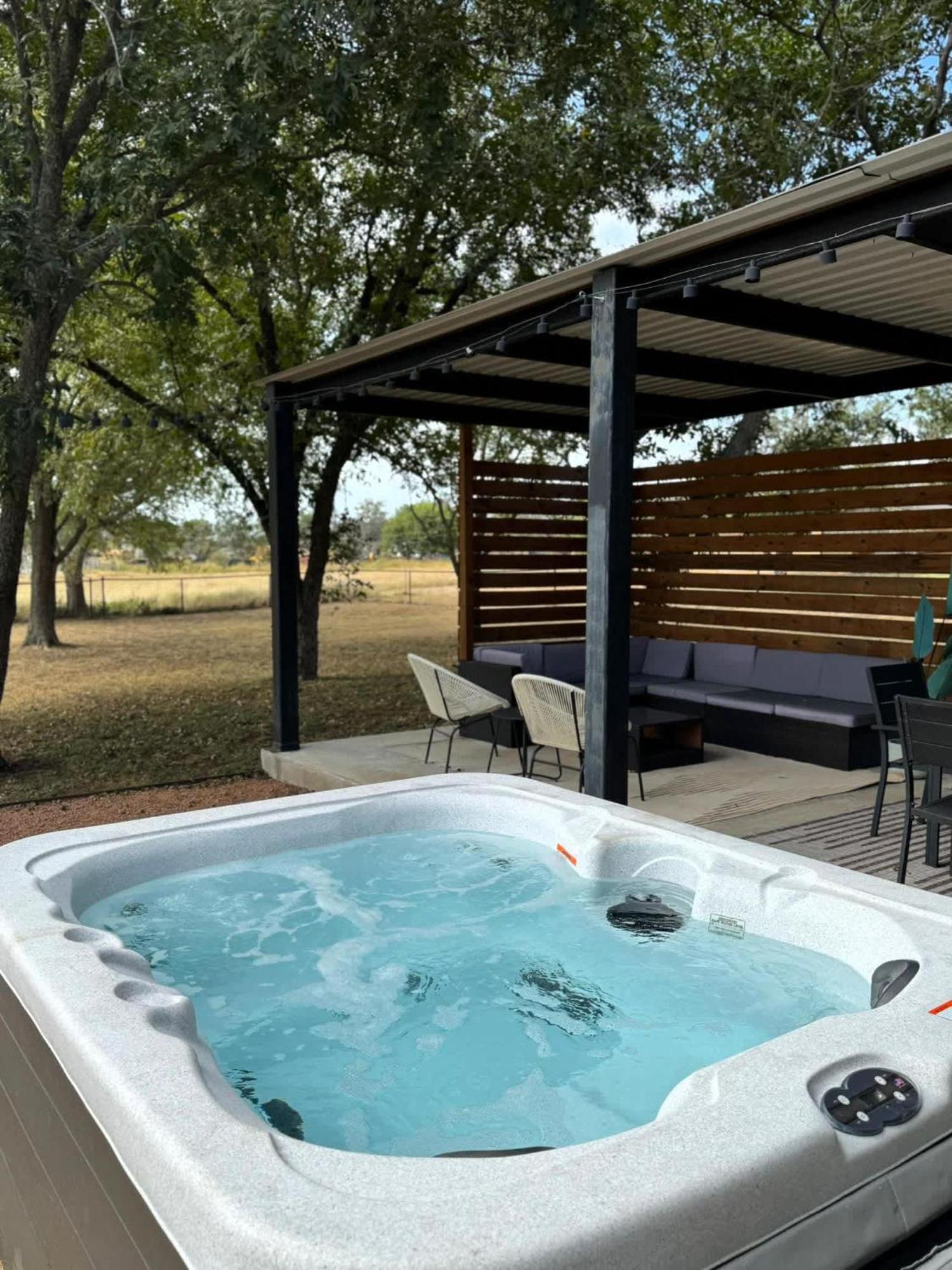 Container Haus Pet Friendly With Cowboy Pool Vila Fredericksburg Exterior foto