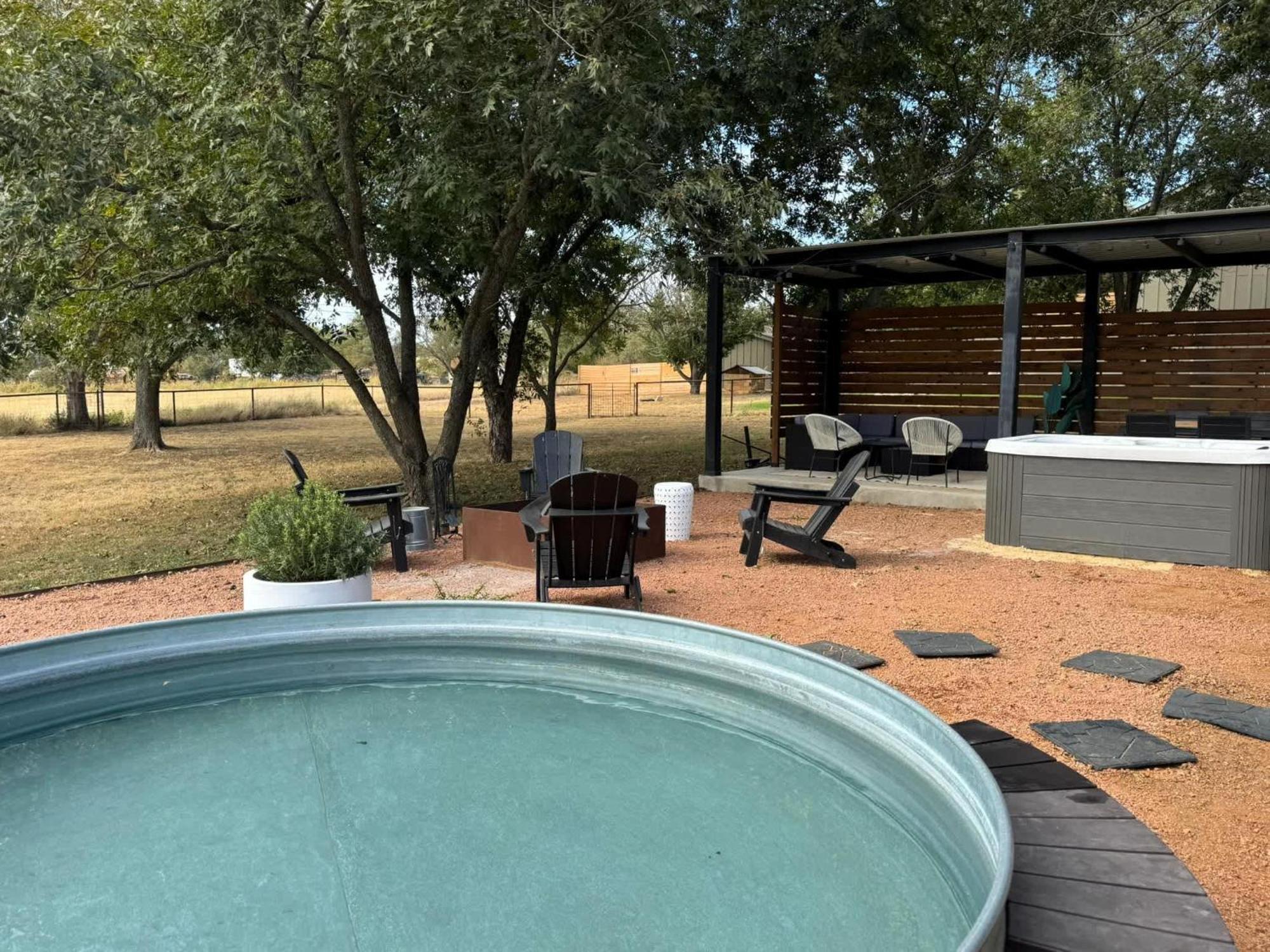 Container Haus Pet Friendly With Cowboy Pool Vila Fredericksburg Exterior foto